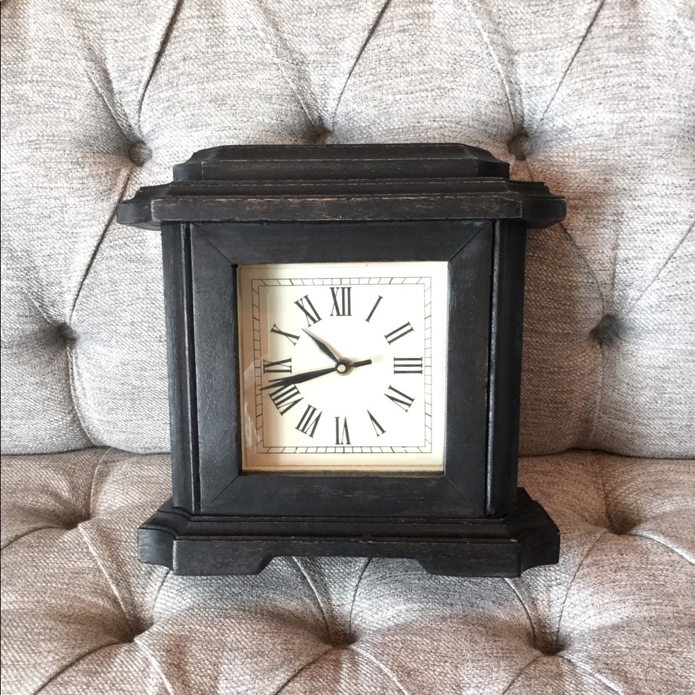 Antique-looking mantel clock
